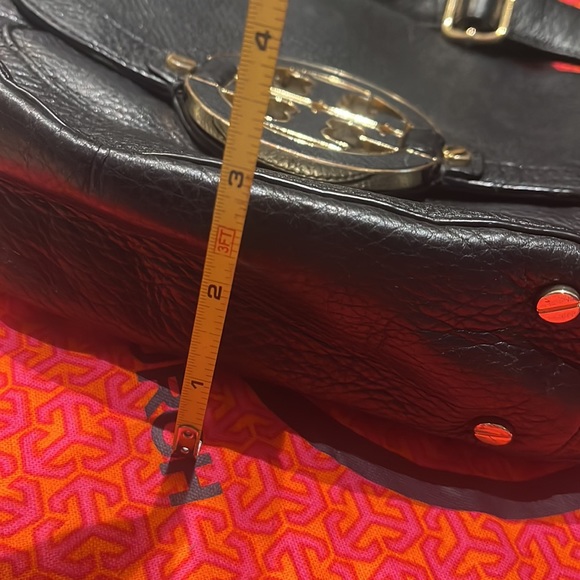 Great condition Tory Burch purse in black and gold detail/trim - Picture 13 of 16